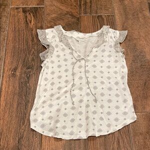Lucky Brand White and Gray Patterned Top